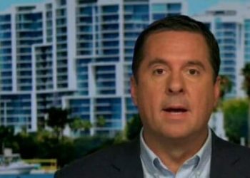 Trump pone a Devin Nunes a cargo de asesorarlo sobre inteligencia