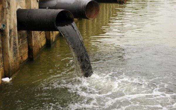 Las industrias instan a Trump a permitirles contaminar el aire y el agua