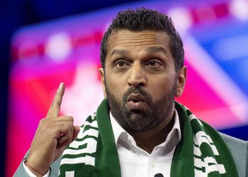 Kash Patel amenaza a periodistas, lo que lo convierte en una elección alarmante para dirigir el FBI