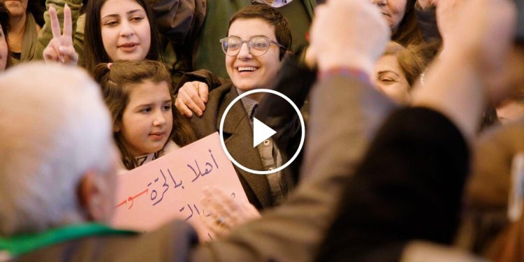 Diez años después, un exiliado político regresa a una Siria en transición