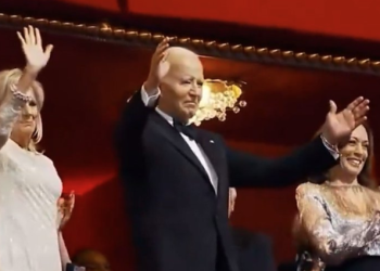 MIRAR: Jill y Joe Biden congelan a Kamala Harris, la ignoran a ella y a su esposo en los honores del Kennedy Center