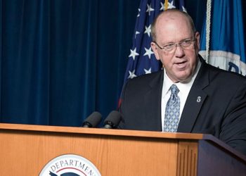 La estrategia de deportación incluirá ciudades santuario, dice el nuevo zar fronterizo