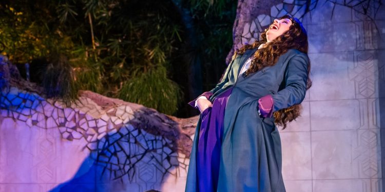 Disneyland Candlelight Processional 2024 Fechas y horarios, información y consejos para narradores famosos