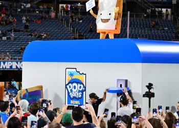 El desquiciado Pop-Tarts Bowl del fútbol universitario inspiró memes, imágenes religiosas y mucho más