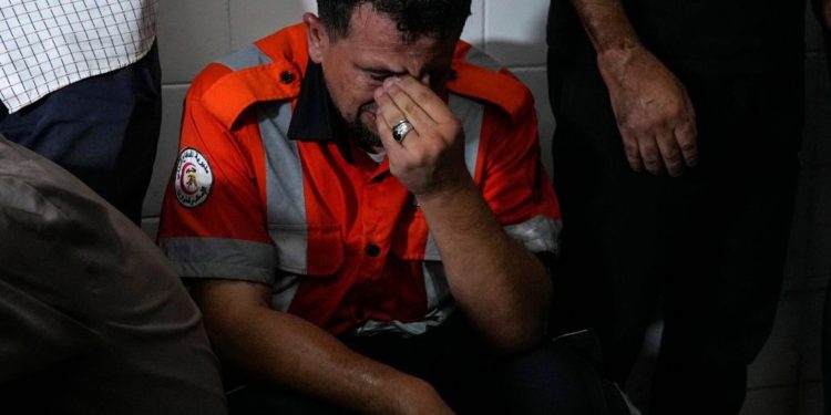 Dos trabajadores de la Defensa Civil de Gaza asesinados mientras Israel lanza múltiples ataques | Conflicto Israel-Palestina Noticias