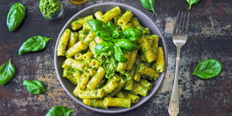 Cómo hacer pesto: 7 recetas únicas y por qué es saludable para ti