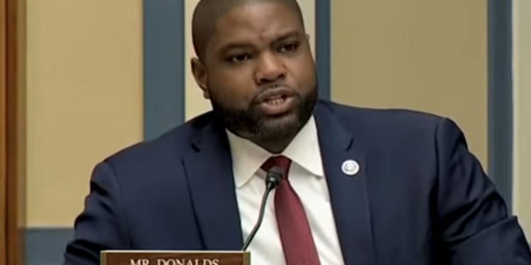 Representante Byron Donalds apuesta por DOGE y Elon Musk (vídeo) | El experto en puerta de enlace