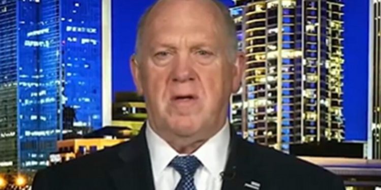 Tom Homan critica al gobernador de Nueva York, Hochul, por el horrible asesinato en el metro cometido por un extranjero ilegal: 'Qué vergüenza' (VIDEO) | El experto en puerta de enlace