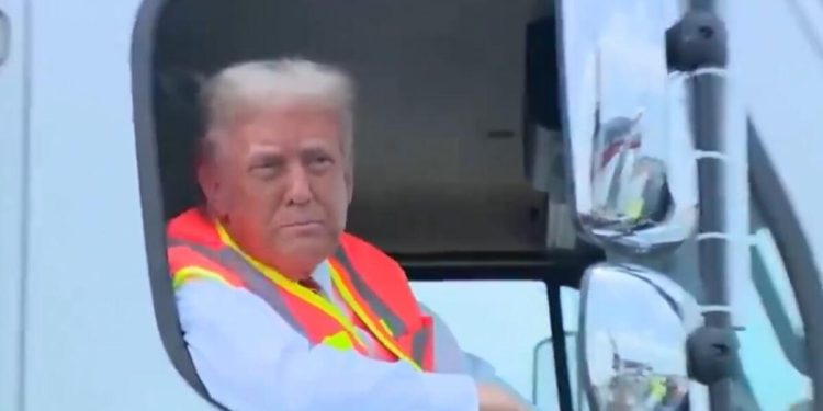 Trump crea un puesto oficial en la Casa Blanca para el hombre detrás de algunos de los momentos más virales de su campaña | El experto en puerta de enlace