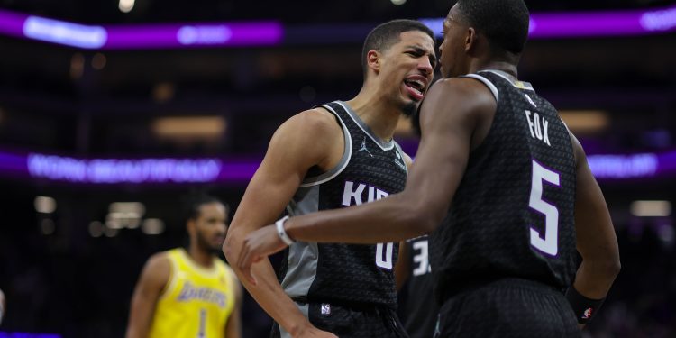 De'aaron Fox se ríe de la llamada de los fanáticos de Kings para que Tyrese Haliburton cambie y Mike Brown despida antes del inminente comercio