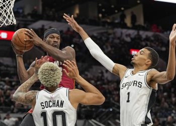 Spurs y Heat intentan romper rachas perdedoras