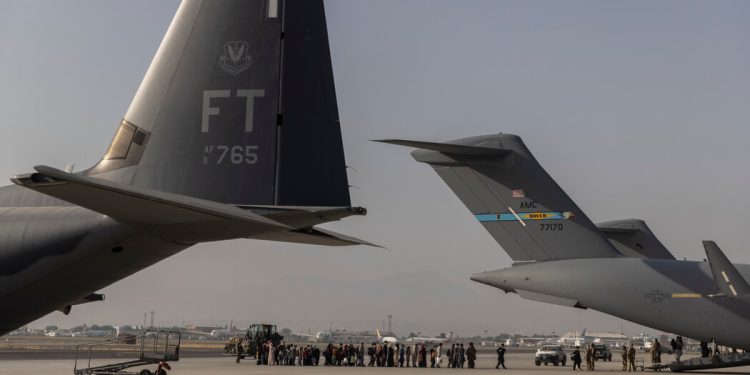 La administración Trump cancela vuelos para refugiados ya aprobados para viajar