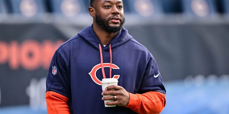 El entrenador interino de los Bears, Thomas Brown, sigue adelante