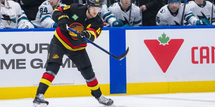 Insider Floats Blockbuster Trade que involucra a Elias Pettersson y $ 2,590,002 Wild Forward