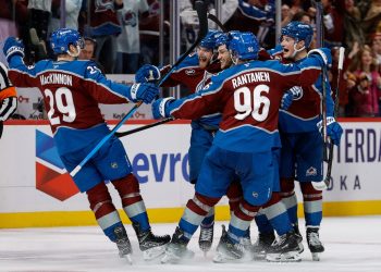 Resumen de la NHL: los Avs pierden al portero pero superan a los Sabres en tiempo extra