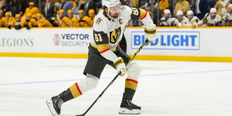 Los Golden Knights en apuros intentan hacer lo correcto contra los Blues