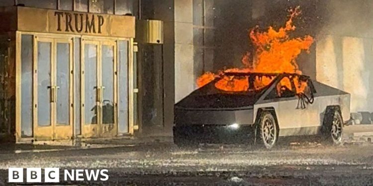 La policía investiga si la explosión en el hotel Trump está relacionada con el ataque en Nueva Orleans