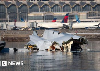 Cajas negras encontradas como personal del aeropuerto sondeadas