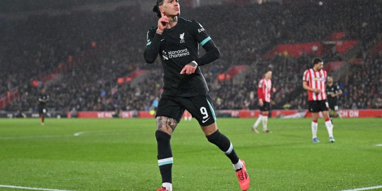 A la estrella del Liverpool, Darwin Núñez, parece gustarle una publicación en las redes sociales que le pide que se mude a sus rivales de la UCL.