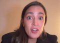 AOC lanza una perorata lunática con los ojos muy abiertos sobre el supuesto 'saludo nazi' de Elon Musk, luego la gente encontró un video de ella haciendo lo mismo