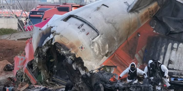 La policía de Corea del Sur allana el aeropuerto y las oficinas de Jeju Air tras un accidente mortal | Noticias de aviación