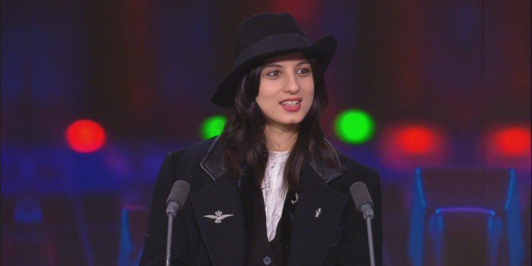 La estrella en ascenso de Goth, Heartworms, lanza su álbum debut 'Glutton For Punishment'