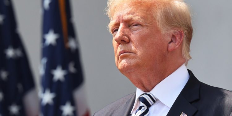 El presidente Trump deroga la orden ejecutiva de IA de Biden