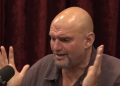 El senador John Fetterman está planchando su mejor sudadera con capucha y se dirige a Mar-a-Lago para reunirse con Trump