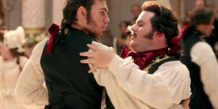 Josh Gad todavía está mortificado porque Disney hace que el 'momento exclusivamente gay' de La Bella y la Bestia sea un gran problema