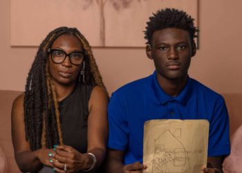 El FBI asaltó erróneamente la casa de esta familia. Ahora la Corte Suprema escuchará su caso.