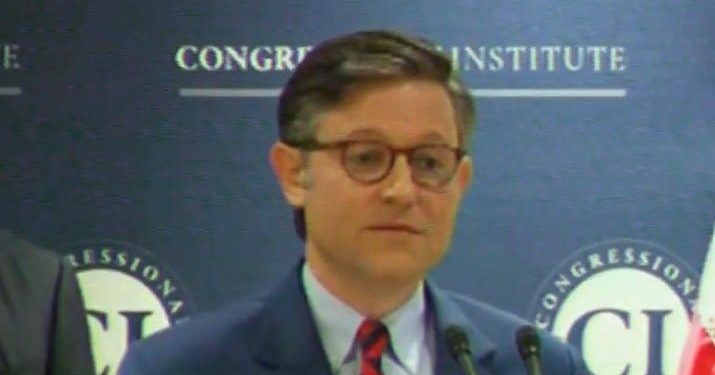 Mike Johnson se desmorona cuando el periodista llama a su hipocresía de menor costos