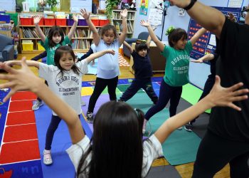 El 41 por ciento de los maestros de Chicago estuvieron ausentes crónicamente el año pasado, según un informe