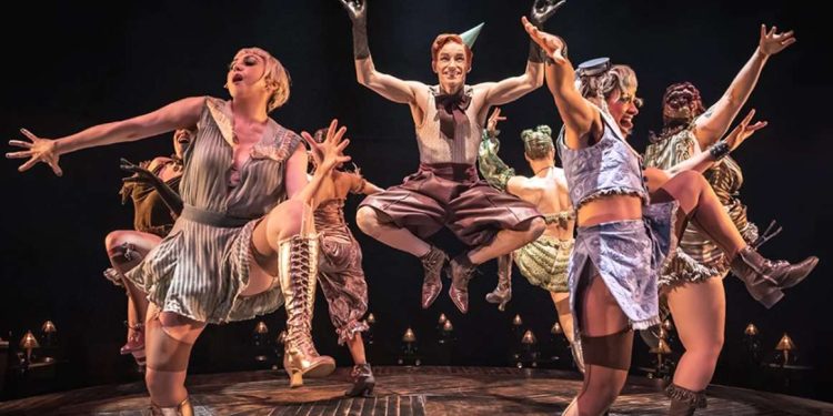 Reseña: el renacimiento de Cabaret en Broadway