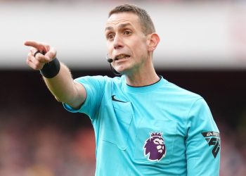 David Coote: El ex árbitro de la Premier League se disculpa por las acciones que llevaron al despido de PGMOL y sale como gay | Noticias de fútbol