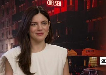 Conoce a la actriz nominada al Oscar, Monica Barbaro, la estrella de la película Bob Dylan