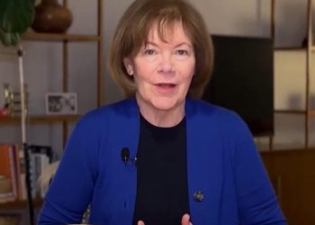 Otro senador demócrata anuncia la jubilación como partido en desorden después de aplastar la derrota ante Trump: la senadora de Minnesota Dem, Tina Smith, no buscará la reelección | El experto de la puerta de entrada