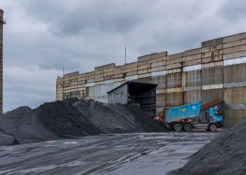 Ucrania promete un acuerdo rápido para los minerales, ya que Trump elimina a Kyiv de las conversaciones de paz