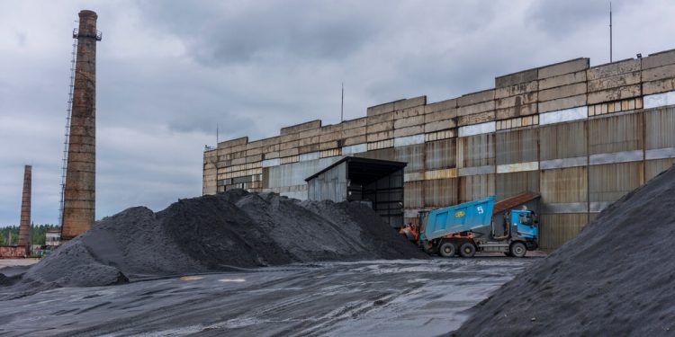 Ucrania promete un acuerdo rápido para los minerales, ya que Trump elimina a Kyiv de las conversaciones de paz