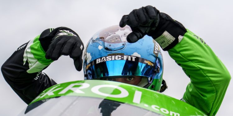 DCR completa la cuadrícula de IndyCar con Rinus Veekay