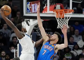 Naz Reid, Lobos Pin Rara pérdida al visitar Thunder