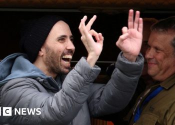 Israel retrasa la liberación de prisioneros palestinos como rehenes liberados