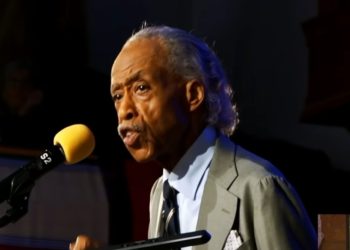 Al Sharpton ofrece una de las tomas más estúpidas de todos los tiempos: «¿Te imaginas si Thomas Jefferson intentaba derrocar al gobierno?»