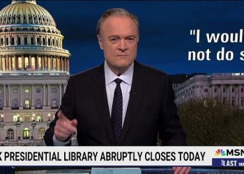 Lawrence O'Donnell llama a Trump por cerrar la biblioteca JFK