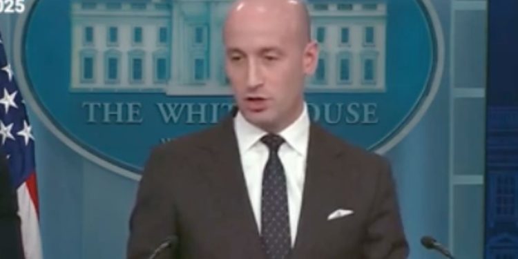 MIRAR: Trump Administring Eyes enviando cheques a los estadounidenses de Doge Savings