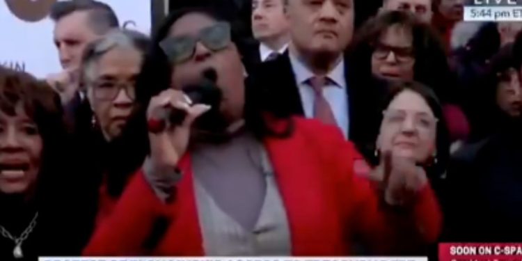 Reloj: los demócratas aumentan la retórica violenta en el Tesoro para protestar