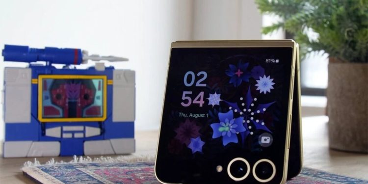 El teléfono plegable más popular de Samsung está a punto de ser más asequible