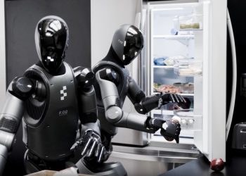 El robot humanoide de la figura toma órdenes de voz para ayudar en la casa