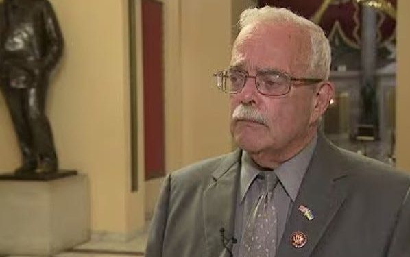 100 demócratas de la Cámara de Representantes Sprate una trampa inteligente en Elon Musk y Trump