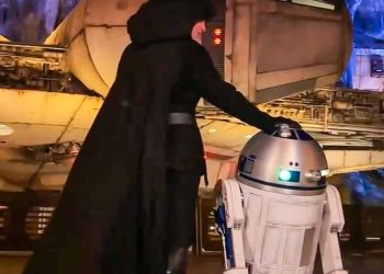 ¡Disney se burla de Luke Skywalker que viene a Star Wars Galaxy's Edge!