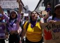 Mujeres en todo el mundo March para exigir el fin de la violencia, la desigualdad | Noticias de mujeres